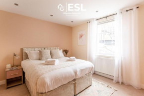 Super Central - Quiet - 2 Bedroom Cottage